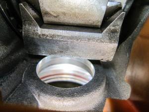 b2pistonholeafterpullerinside.jpg