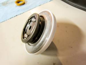 b2pistonwithnewsealinstalled.jpg